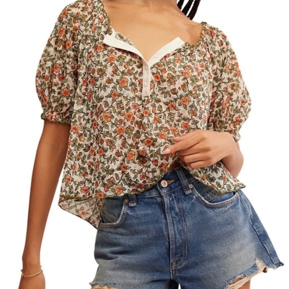 Free People Astra Peasant Swing Top Size S Daisy Floral Open Knit Puff Henley - Picture 2 of 13